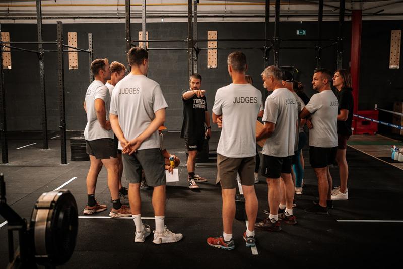 Briefing des juges avant une compétition